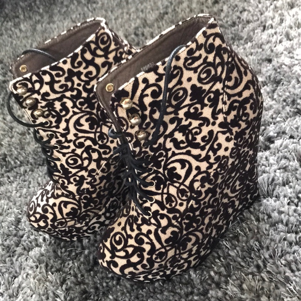 Floral Wedges